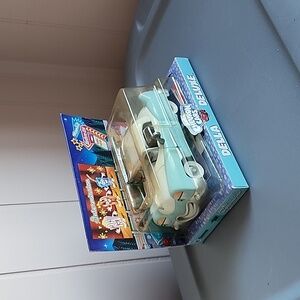 Della Deluxe Chevron Car Collectible